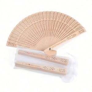 Éventail pliant creux en bois de santal gravé personnalisé, éventails de mariage personnalisés, décorations de fête, cadeaux pour invités - Product Image 1
