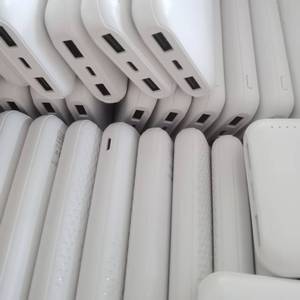 Personalizar la caja al por menor de la marca y el logotipo Real Rull 10000mha Carga rápida 100W Doble USB Blanco Powerbank - Product Image 1