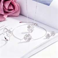 Ensemble de bijoux pour femmes en argent S925 étanche avec zircon, comprenant un pendentif trèfle à quatre feuilles, un collier, une bague, des boucles d'oreilles et un bracelet, personnalisable en gros