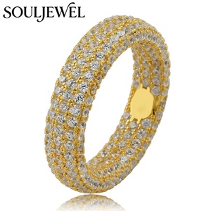 Souljewel Anillo Apilable <span class=keywords><strong>de</strong></span> Alta Calidad con Zirconia, Chapado en Oro <span class=keywords><strong>de</strong></span> 14K, con Engaste <span class=keywords><strong>de</strong></span> Garras Micro Pavé, Estilo Hip Hop, para Uso Diario, para Hombres y Mujeres - Product Image 5