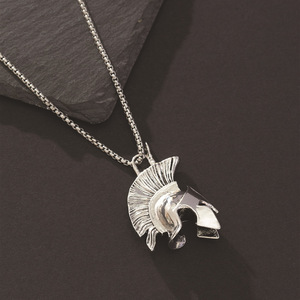 Collier pendentif casque de Spartan en acier inoxydable, bijou de mode unisexe, chaîne élégante pour pull - Product Image 1