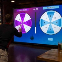Jeu interactif de mur de balles avec roue des prix, solution de divertissement tout-en-un pour la location d'événements, l'activation de marque FEC et les aires de jeux intérieures