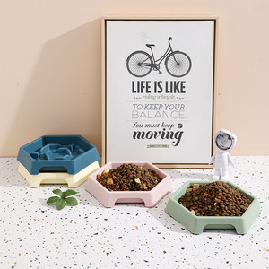 Cuenco de alimentación lenta para mascotas, plato hexagonal antiasfixia para comida de perros y gatos, 21,5x19x3,5 cm, para mascotas pequeñas y medianas - Product Image 2
