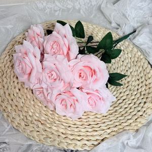 Vente en gros de fleurs artificielles de haute qualité, bouquets de roses en soie bleues et roses, ornements, décoration de mariage - Product Image 1