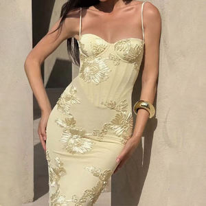 Vestido de Noche Maxi de Diseño con Flores Bordadas, sin Mangas, con Espalda Descubierta, Cintura Natural y Cola de Sirena para Mujer - Product Image 3