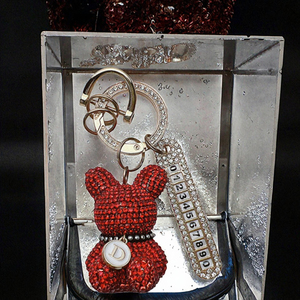 Porte-clés en métal en forme de petit lapin entièrement orné de diamants, pendentif féminin, cadeau - Product Image 3
