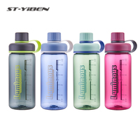 Bouteille d'eau pour la salle de sport, l'entraînement et le fitness avec design antidérapant, couvercle en paille et bouchon verrouillable
