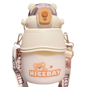 Tasse à eau en paille de grande capacité de dessin animé mignon bouteille d'eau portable personnalisée pour enfants pratique - Product Image 4