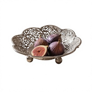 Frutero Metálico Vintage Hecho a Mano, Plato Decorativo para Servir con Diseño Intrincado Calado, para el Hogar, Regalos, Vajilla, Aperitivos - Product Image 1