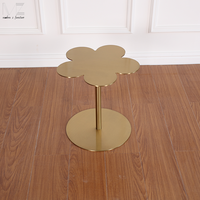 Table basse nordique moderne de salon de luxe contemporaine unique en acier inoxydable doré en forme de fleur en forme de nuage pour la maison