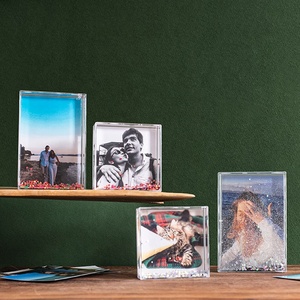 2023バレンタインデーギフト赤いハート型のキラキラ雪アクリルブロック額縁デスクトップディスプレイ用4x6クリアフォトフレーム - Product Image 3