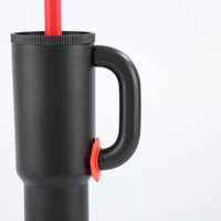 Gobelet isotherme en acier inoxydable 304/201 avec poignée géante, design moderne et simple, portable pour les voyages en extérieur et l'usage domestique, personnalisable