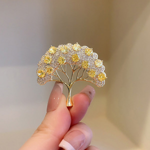 Broche de Aleación con Diseño de Árbol de la Vida, Lujoso y Encantador, para Mujer, con Circonita Cúbica Brillante Color Champán, Joyería de Moda para Banquete o Boda, Regalo - Product Image 3