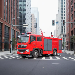 Camion de pompiers HHowo 4*2 à mousse sèche 6600L combiné avec un camion de sauvetage et de lutte contre les incendies à eau et mousse. - Product Image 1
