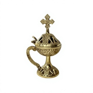 Brûleur d'encens en laiton avec dessus en forme de croix, encensoir religieux fait à la main, design orné, utilisation toute saison, diffuseur d'arômes Bakhoor personnalisable - Product Image 1