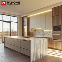 Meubles de cuisine PA : Îlot, armoires en placage de bois peintes, armoires de cuisine modernes en mélaminé haute brillance