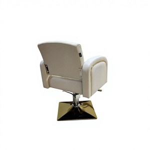 Elegante Poltrona Professionale in Pelle Bianca per Salone di Bellezza con Finiture Dorate per Centri Estetici di Lusso - Product Image 2