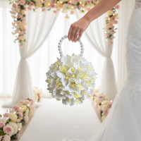 Bouquet de mariée de luxe fait main Hotop blanc avec lys artificiels, poignée perlée et nœud en perles en forme de cœur pour la mariée