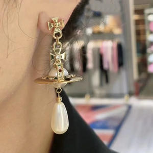 Pendientes de Lujo Empress West, Diseño de Gota de Agua Tridimensional, Perla Saturno, Oro y Plata, Elegantes y Modernos - Product Image 4