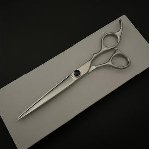 Tijeras Planas de 7 Pulgadas de Acero Inoxidable para Peluquería Canina con Acabado Mate y Piedra Preciosa Negra - Product Image 4