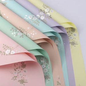 Papier d'emballage floral imperméable en plastique imprimé avec un motif floral populaire 2024 pour les fleuristes - Product Image 3