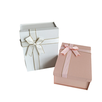 Emballage de couvercle à rabat boîtes pliantes personnalisées en carton couvercle et base vêtements boîte de papier pliante en ruban cadeau pour petite expédition
