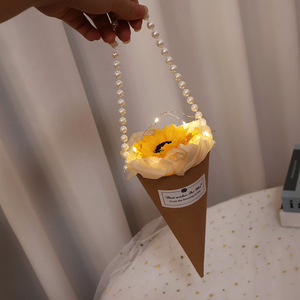 Ramo de Jabón en Forma de Cono de Helado con Perlas Románticas, Cono de Rosas Rojas, Regalo para el Día de San Valentín, Día de la Madre, Cumpleaños, Aniversario - Product Image 4