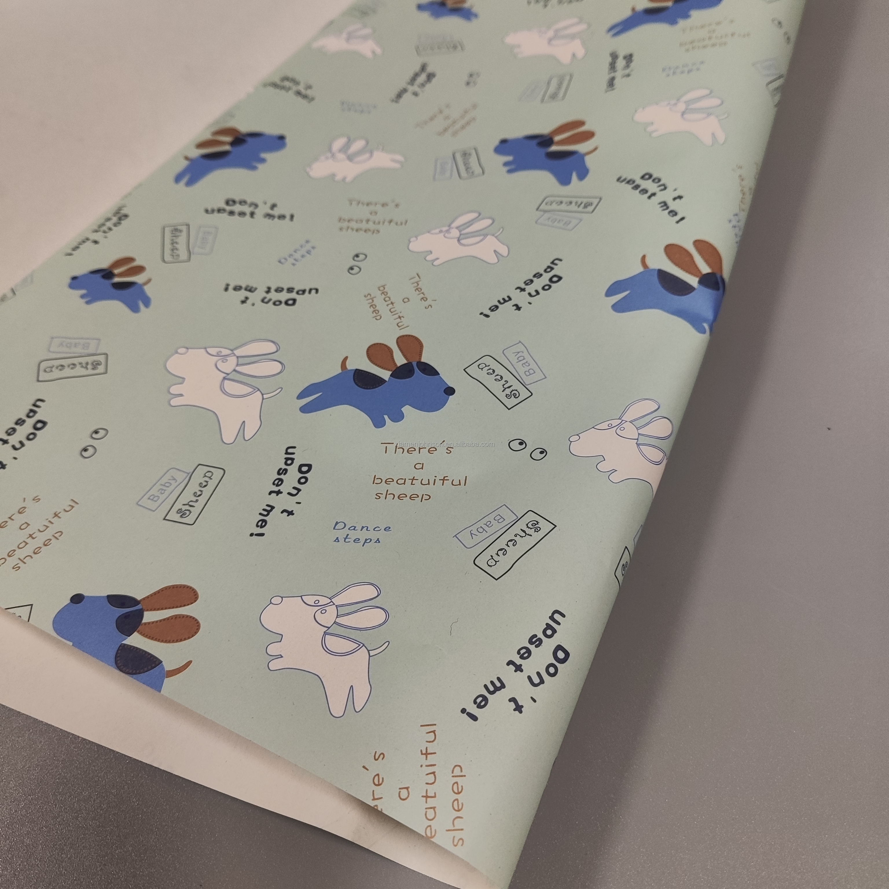 OEM High Quality Coated PVC White Christmas Gift Wrapping Paper with Customizable Logo Hot Stamping Rolls Recycled Materials