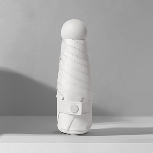 Mini <span class=keywords><strong>parapluie</strong></span> de poche 5 plis de haute qualité avec poignée ronde pour les voyages et la rentrée scolaire cadeau promotionnel <span class=keywords><strong>parapluie</strong></span> ouvert <span class=keywords><strong>à</strong></span> la main - Product Image 4