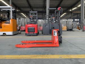 Transpaleta Eléctrica Linde de 1.5 Toneladas EPT15C con Certificación CE, Batería de Iones de Litio de 48V 10Ah, Motor de CA, Desplazador Lateral Hidráulico - Product Image 2