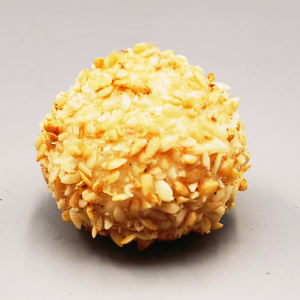 <span class=keywords><strong>Boule</strong></span> <span class=keywords><strong>de</strong></span> chocolat artificielle Pu  FERRERO ROCHER PU  <span class=keywords><strong>Boule</strong></span> <span class=keywords><strong>de</strong></span> chocolat pour présentation alimentaire - Product Image 5