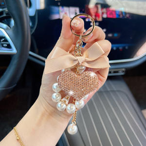 Porte-clés Pendentif Cœur Nœud Papillon Perle Diamant Pêche, Porte-clés de Voiture en Alliage Strass avec Chaîne de Perles pour Sac à Main - Product Image 4