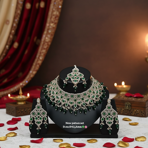 Parure de bijoux ethniques en laiton plaqué or et zircon pour fiançailles et mariage, comprenant collier ras-du-cou, boucles d'oreilles pendantes et tikka, haute qualité, pour soirée - Product Image 2