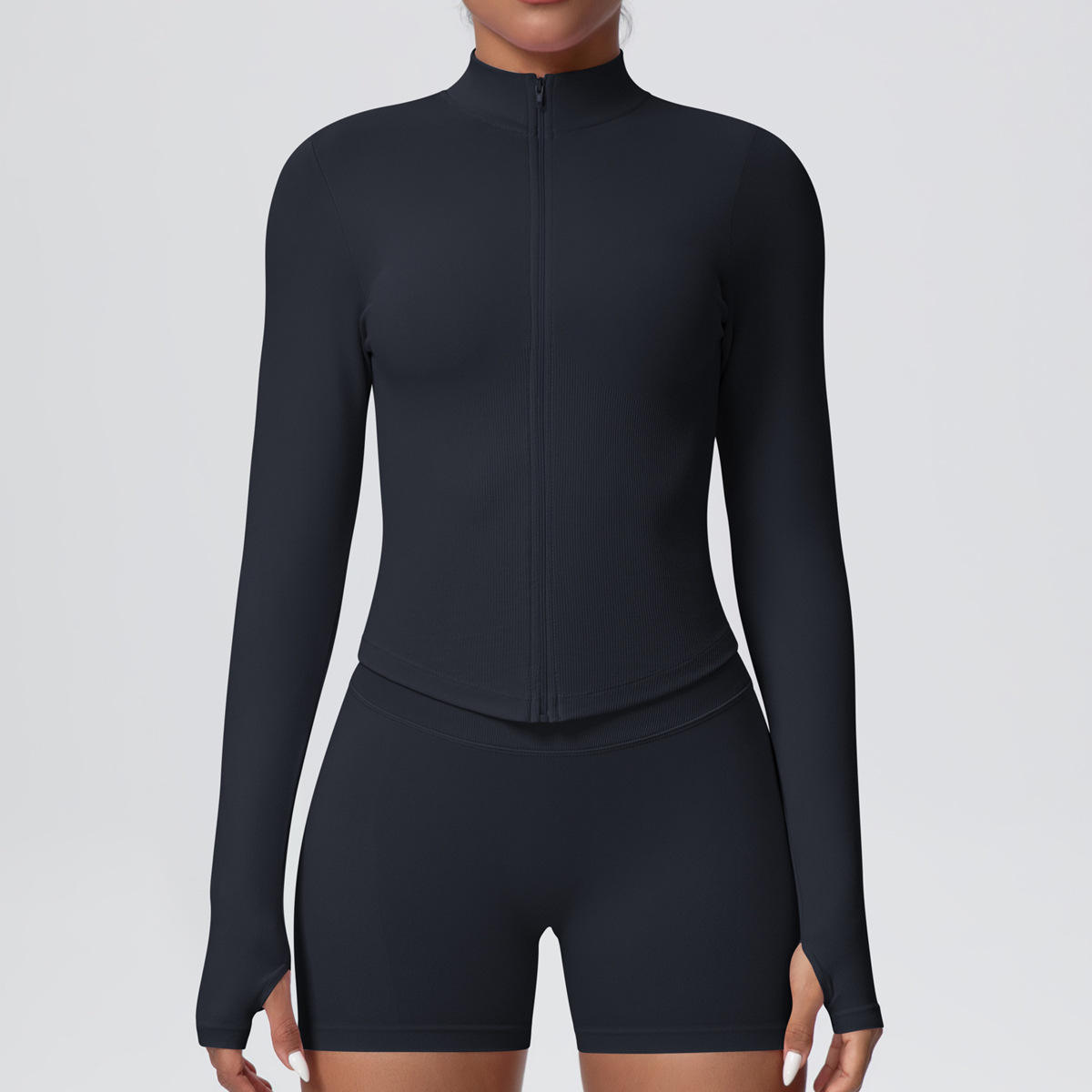 เสื้อแจ็คเก็ตสีดำ+กางเกงขาสั้น