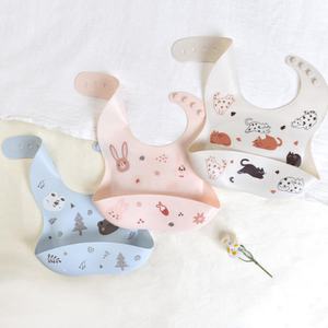 مريلة أطفال سيليكون مقاومة للماء من BPA وصلت حديثًا مع ماسك طعام للأطفال الصغار لوازم تغذية قابلة للتعديل مريلة أطفال من السيليكون الناعم - Product Image 4