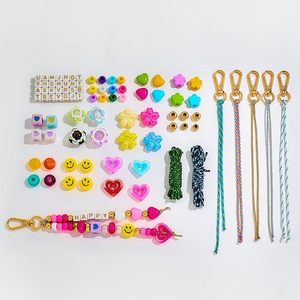 Kit de fabrication de porte-clés perlés pour femmes, 421 pièces, perles acryliques en forme de cœur, étoile, fleur, lettre, alphabet, accessoires de breloques pour porte-clés à faire soi-même - Product Image 2