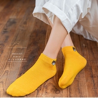 Vente en gros Emballage personnalisé Chaussettes populaires pour femmes Chaussettes bateau ours style japonais Chaussettes courtes tendance Chaussettes minces invisibles pour femmes