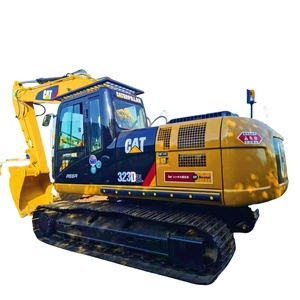 Excavadora compacta de giro corto Cat 323D2L, maquinaria de construcción para operaciones en espacios urbanos estrechos. - Product Image 1