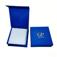 Boîte cadeau en carton rigide personnalisée avec logo en relief 9*9*3cm, insert en éponge et fermeture magnétique pour bijoux en perles