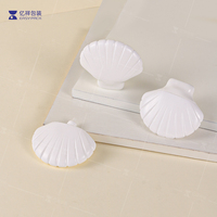 Vente en gros de flacons cosmétiques en plastique en forme de coquille, flacon pompe pour sérum, flacon givré pour crème BB, crème solaire, fond de teint, personnalisable