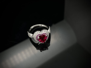 Bague en argent sterling S925 avec rubis, design cœur - Product Image 2