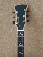 Gitar Archtop Gaya Mandolin Kayu Solid Buatan Tangan Yunzhi 18 inci, 6 Senar, Top Maple, Fingerboard Ebony, Finishing Lacquer, Kuningan
