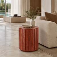 Table d'appoint en travertin rouge premium à côtés cannelés