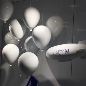 Bas prix intérieur et extérieur personnalisé vitrine décor ballon en fibre de verre Sculpture dessin animé <span class=keywords><strong>pop</strong></span> art ornements ballon Sculpture - Product Image 5