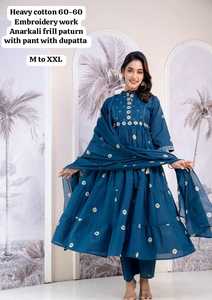 Ensemble de costume Anarkali élégant pour femmes en pur coton avec travail de miroir brillant et Latkan, idéal pour les fêtes et festivals - Vente en gros Inde/Pakistan - Product Image 2