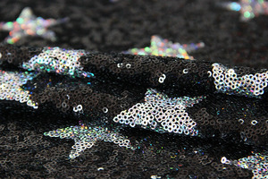 Tela de Lentejuelas Bordadas Clásicas Nanyee de 3MM con Patrón de Estrellas Negras sobre Base de Malla - Product Image 6