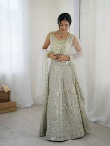 ชุดเลเฮนกาผ้าไหมจอร์เจตต์สุดหรู ดีไซน์ใหม่ ทันสมัย ให้บรรยากาศงานเทศกาล ประดับด้วยเลื่อมและงานปักดอริ พร้อมผ้าคลุมไหล่และชุดชอลี แห้งเร็ว - Product Image 3