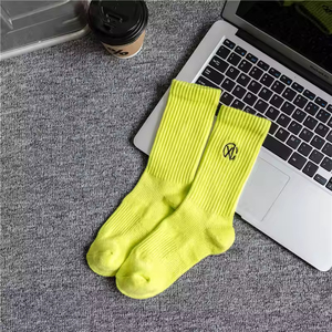 Chaussettes personnalisées en gros pour hommes et femmes – Chaussettes en coton de haute qualité OEM – Échantillon de broderie gratuit disponible - Product Image 4