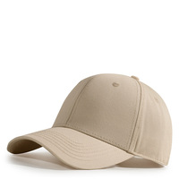 Personaliza un nuevo modelo de gorra de béisbol rígida con visera ancha y corona profunda.