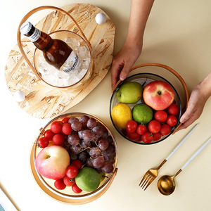 Plateau de rangement pour <span class=keywords><strong>fruits</strong></span> <span class=keywords><strong>en</strong></span> <span class=keywords><strong>verre</strong></span> portable de style Ins personnalisé <span class=keywords><strong>en</strong></span> gros avec poignée <span class=keywords><strong>en</strong></span> bois - Product Image 6